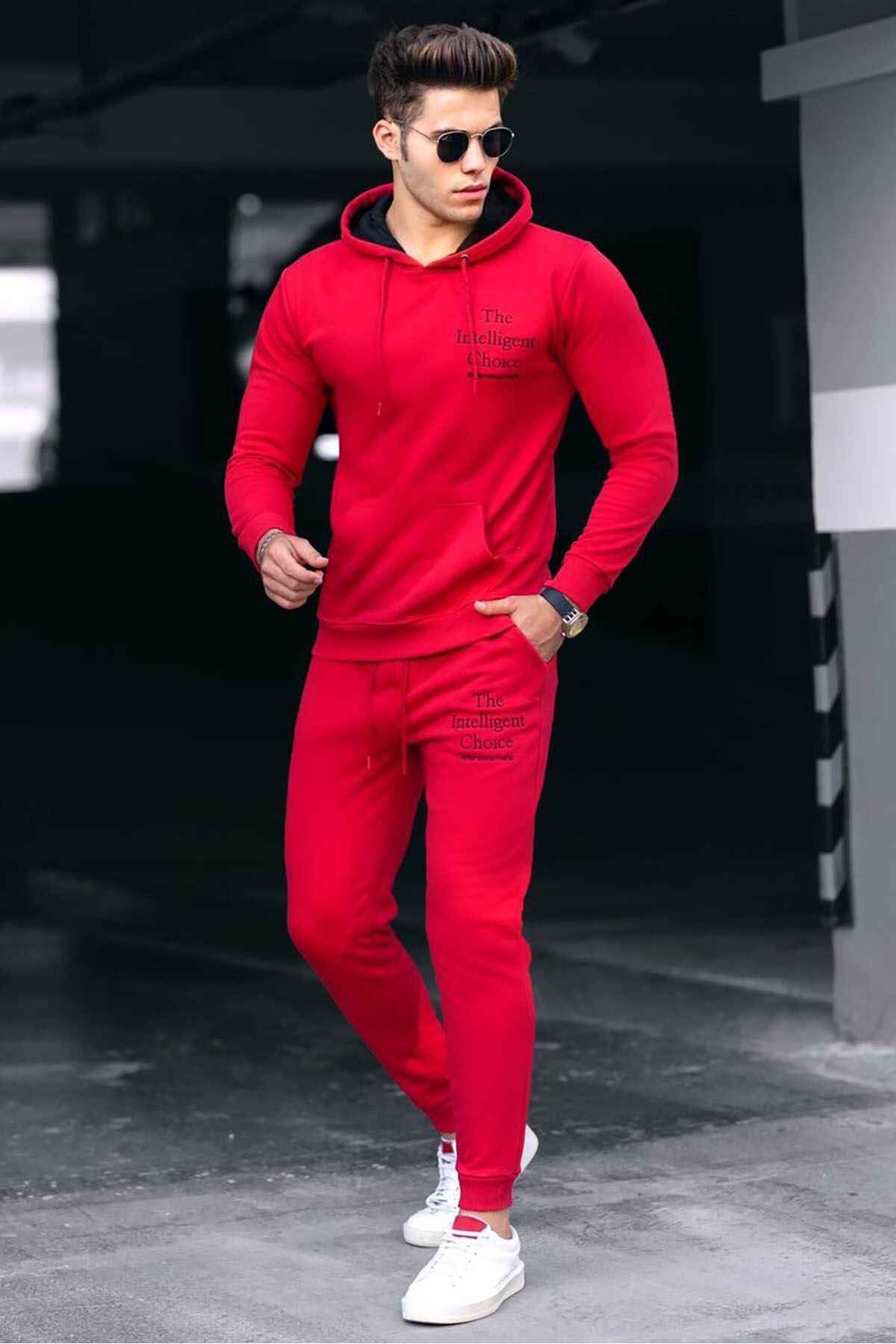لباس ورزشی مردانه قرمز چاپ شده