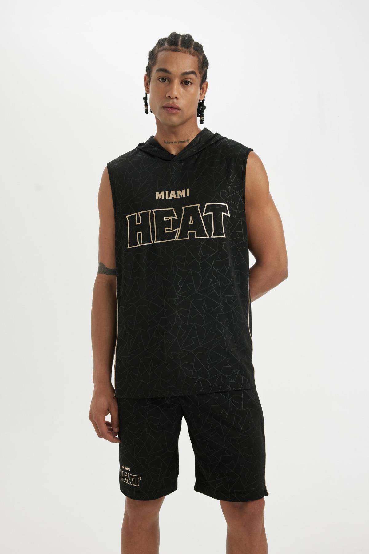 شلوارک پارچه ای سنگین پاهای کوتاه DeFactoFit NBA Miami Heat Fit استاندارد