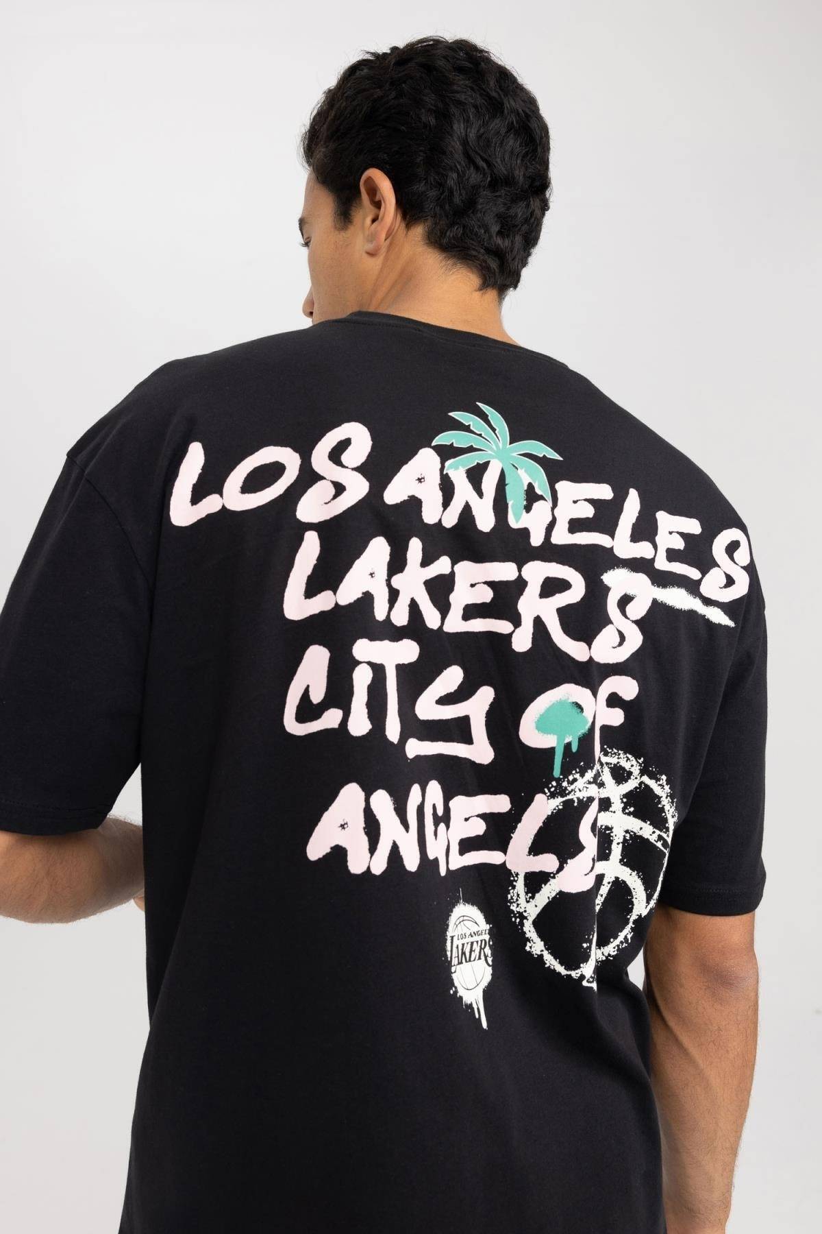 تیشرت یقه ای با اندازه بزرگ Fit Nba Los Angeles Lakers