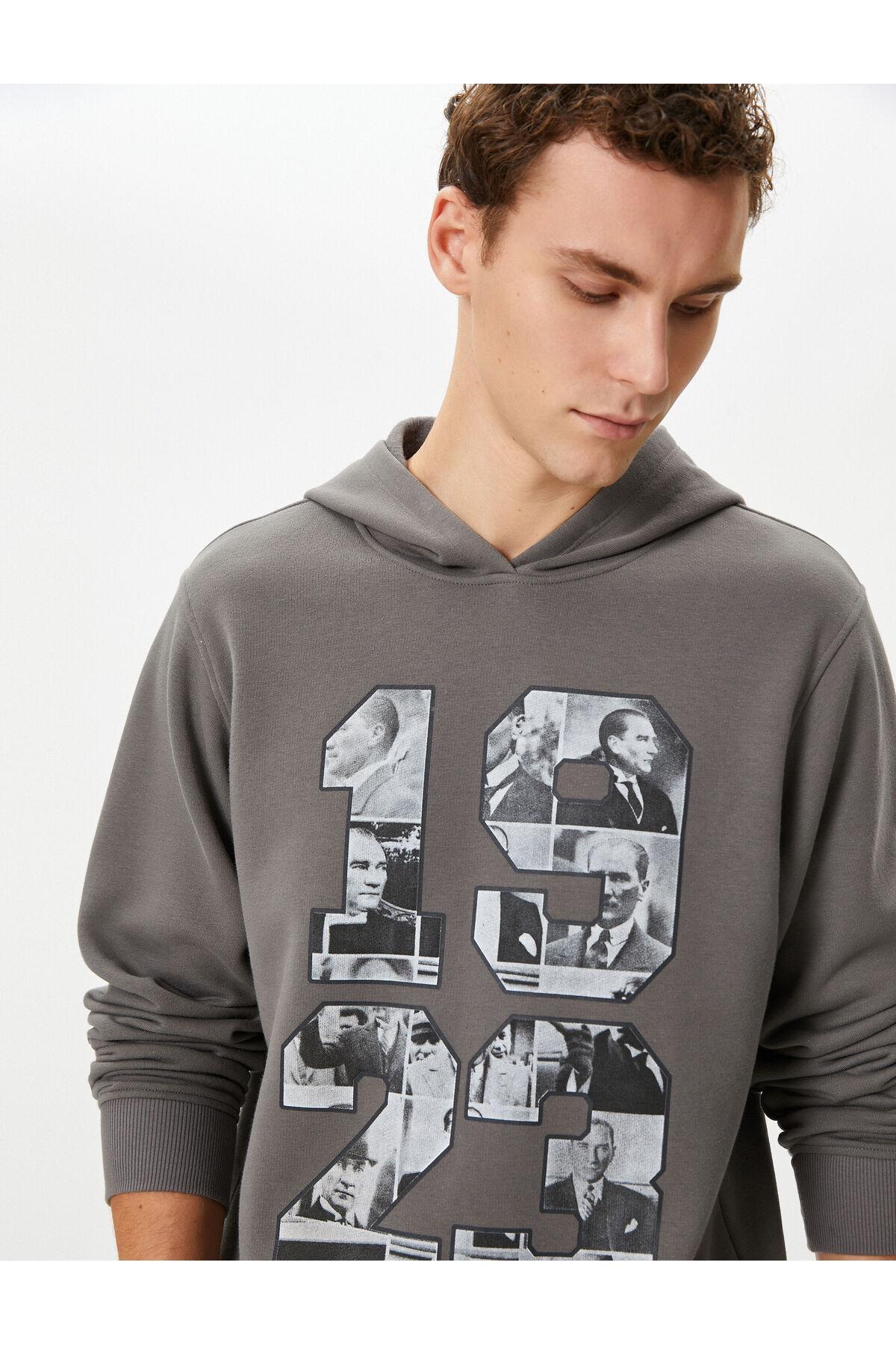 سویشرت کلاهدار چاپ شده آتاتورک ویژه صدمین سالگرد