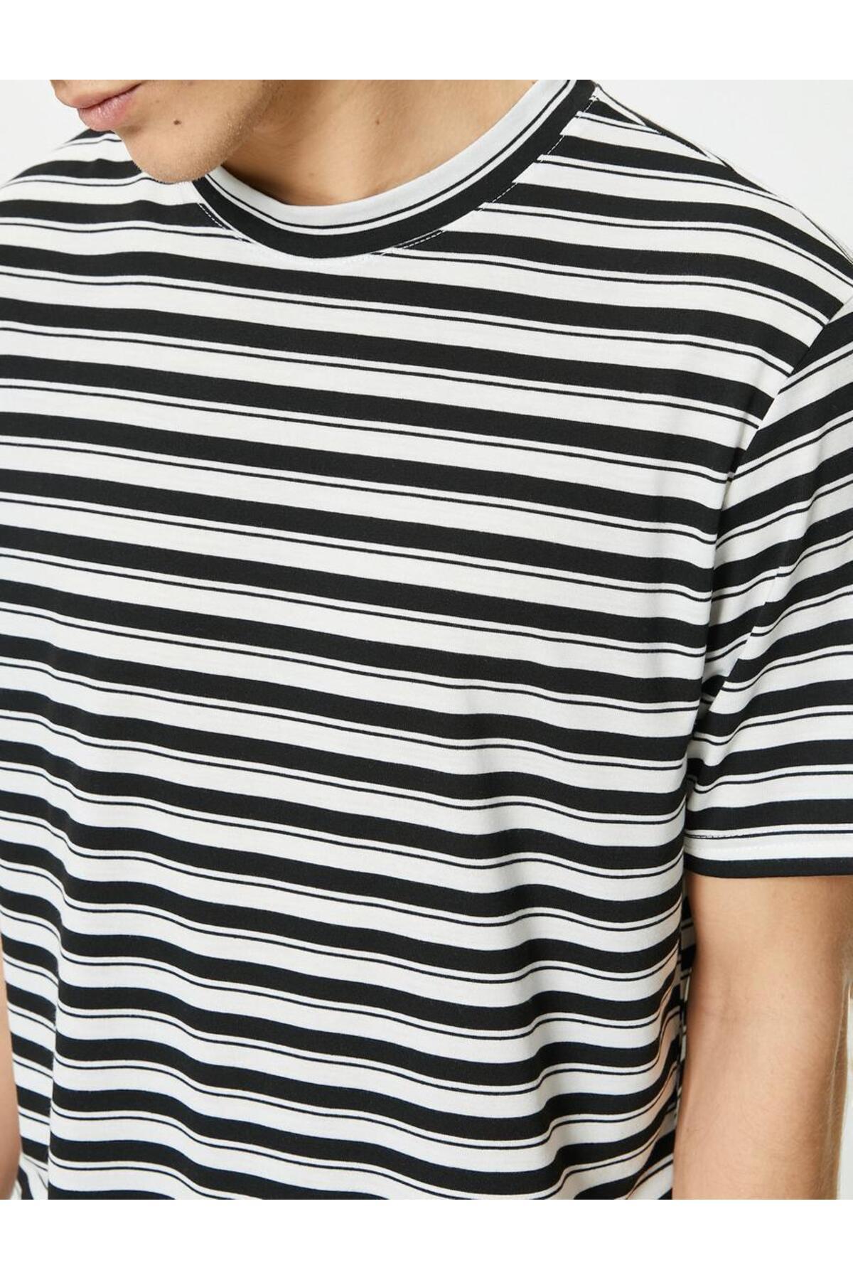 تیشرت یقه خدمه آستین کوتاه ویسکوز ترکیبی