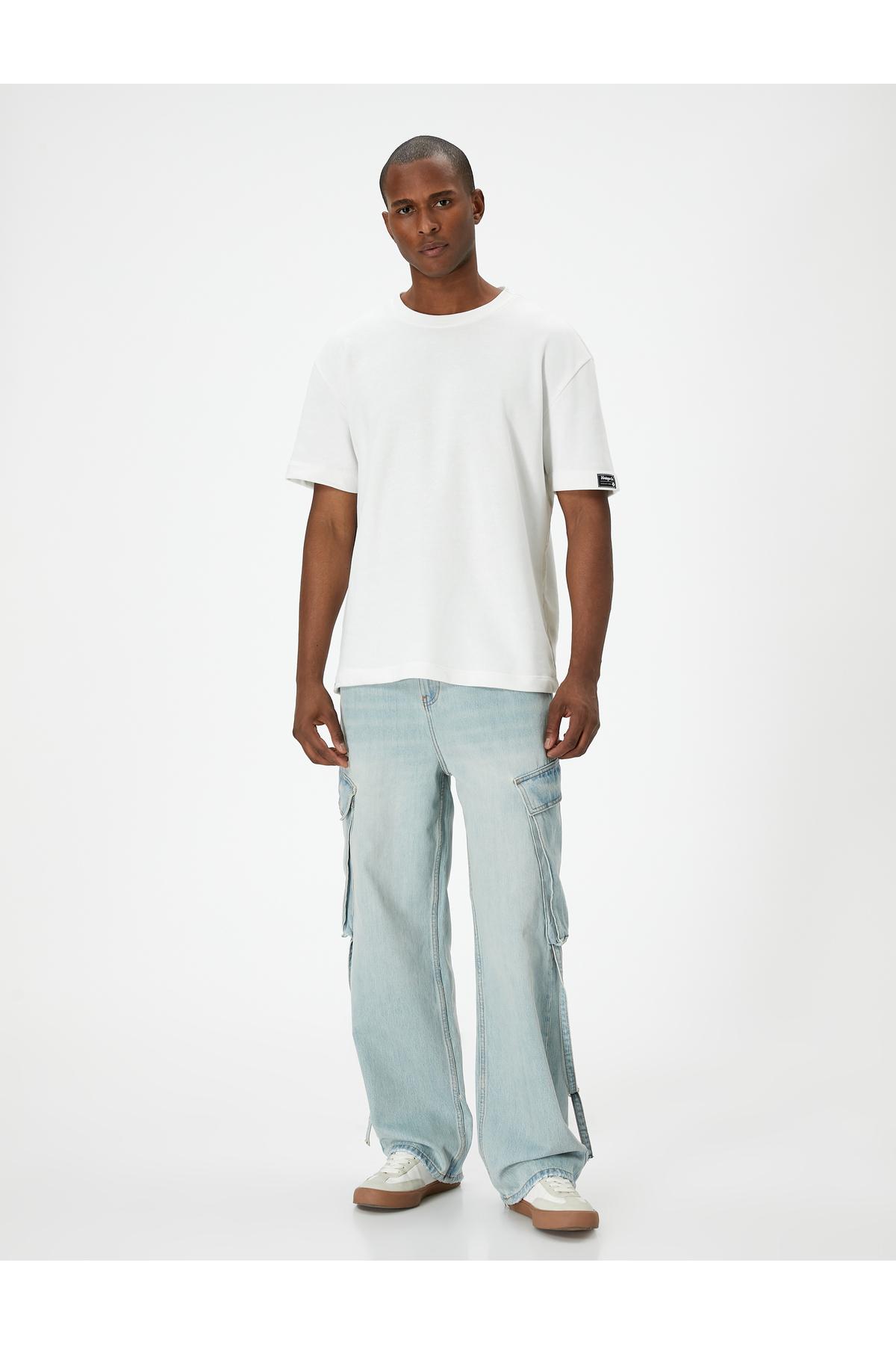 شلوار جین گشاد با جیب های باری دکمه دار ساق گشاد