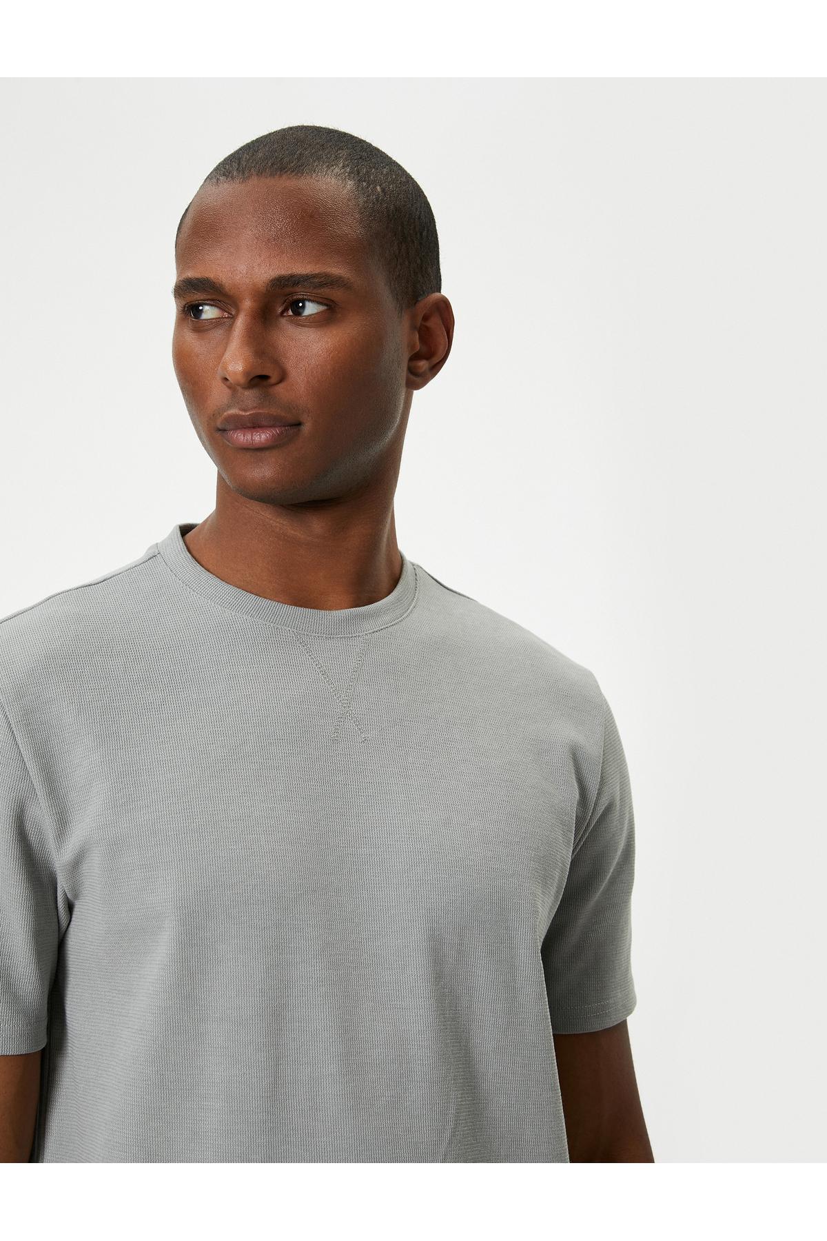 تیشرت پایه آستین کوتاه یقه خدمه