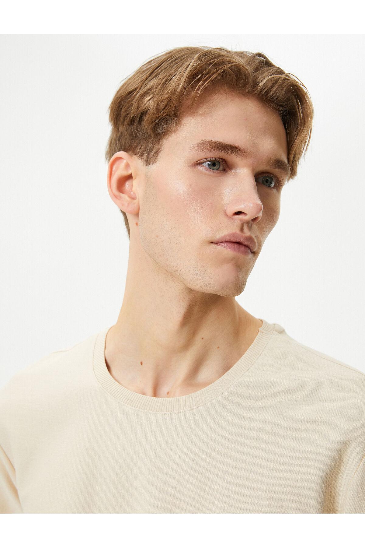 تیشرت یقه خدمه جیبی آستین کوتاه نخی