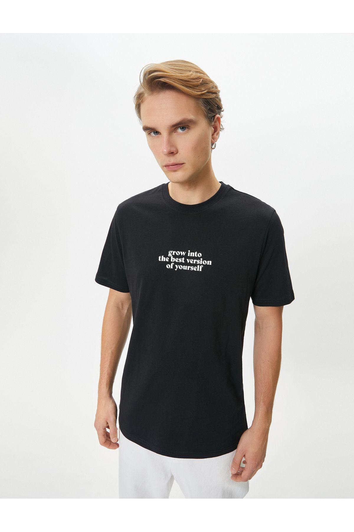 تیشرت یقه کوتاه نخی با چاپ شعار