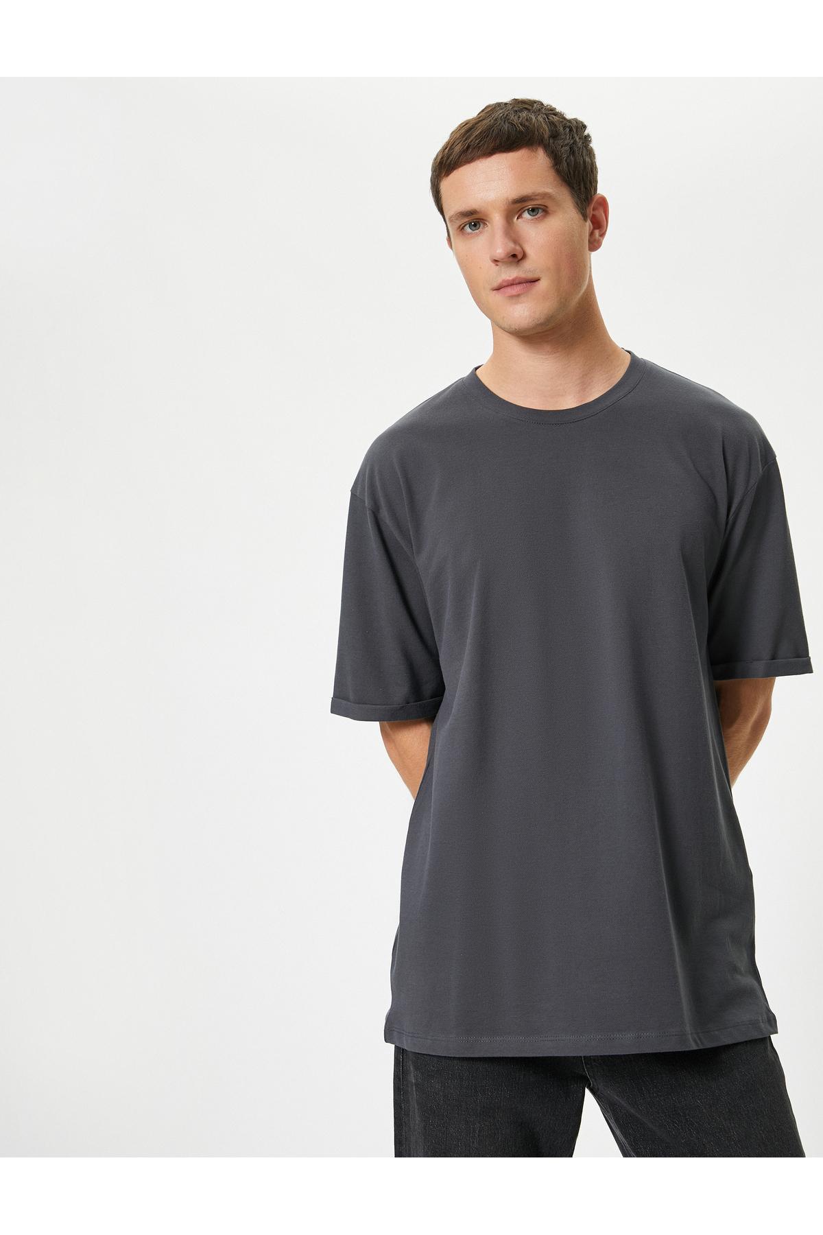 آستین کوتاه تیشرت با یقه خدمه ساده